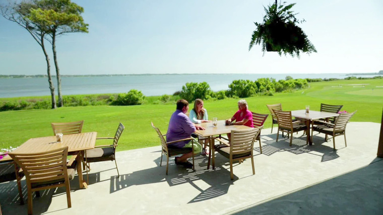 Beachfront Bargain Hunt — s2015e09 — Pining for a Peaceful Paradise in Pine Knoll Shores