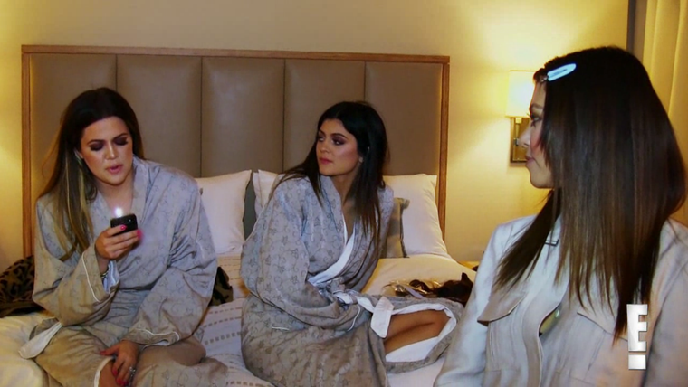 Keeping Up with the Kardashians — s09e05 — A Surprise Engagement (2)