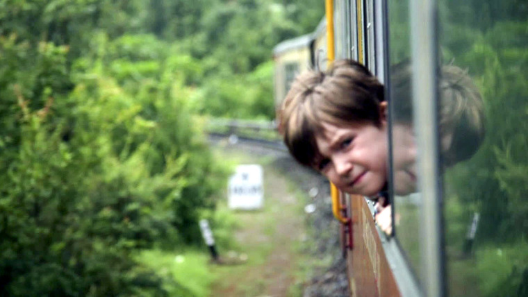 Big Crazy Family Adventure — s01e08 — Leg 8: Toy Trains, Monkey Thieves and a Fever