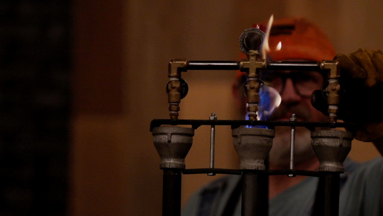 Между молотом и наковальней — s05e28 — The Steel Crossbow