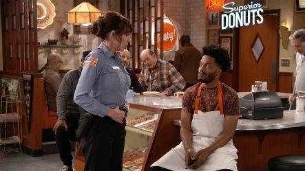 Superior Donuts — s02e02 — Is There a Problem, Officer?