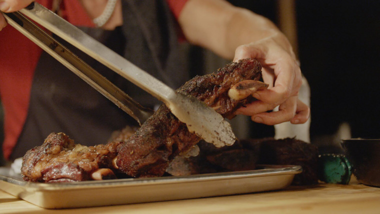 The American Barbecue Showdown — s01e03 — Don't Need Teeth to Eat This Beef