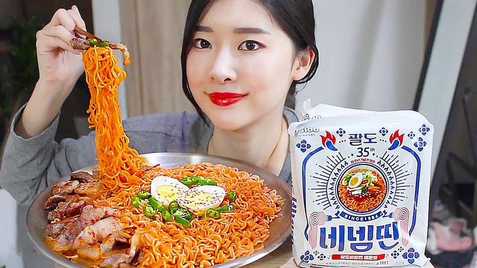 s01e10 — 괄도네넴띤 비빔면 삼겹살 리얼사운드먹방 / Spicy Cold Noodles Mukbang