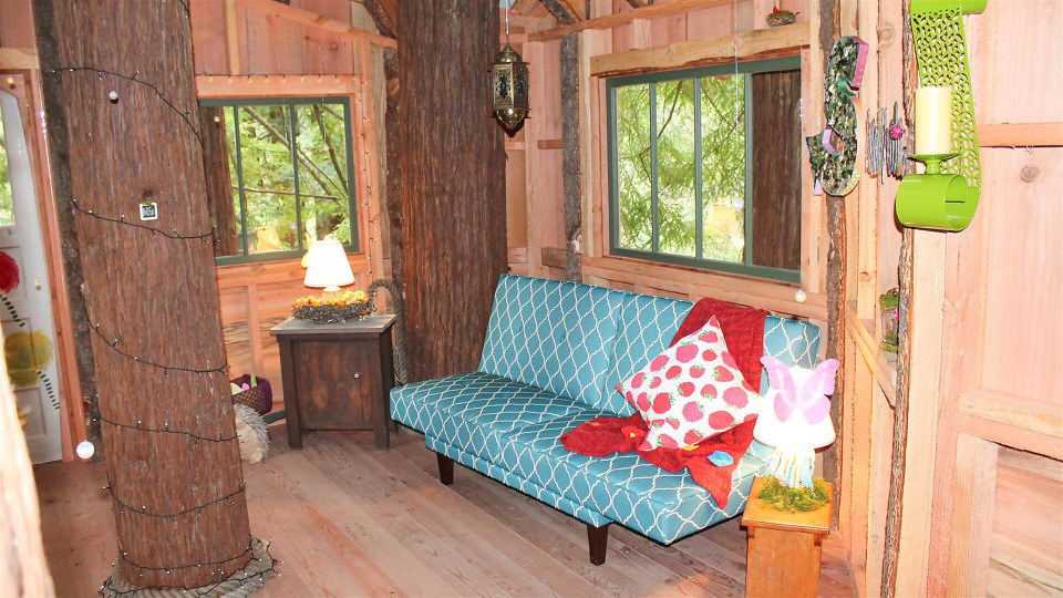 s01e02 — Beautiful Redwood Treehouse