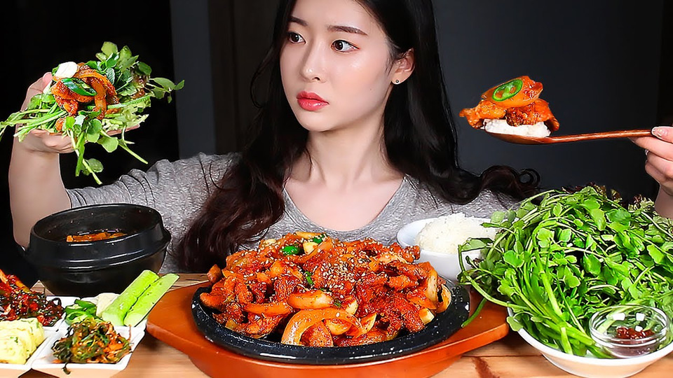 s02e29 — ASMR Корейская домашняя еда Пряная жареная свинина MUKBANG EATING SHOW