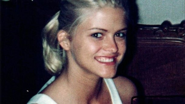 s2021e04 — Tragic Beauty: Anna Nicole Smith