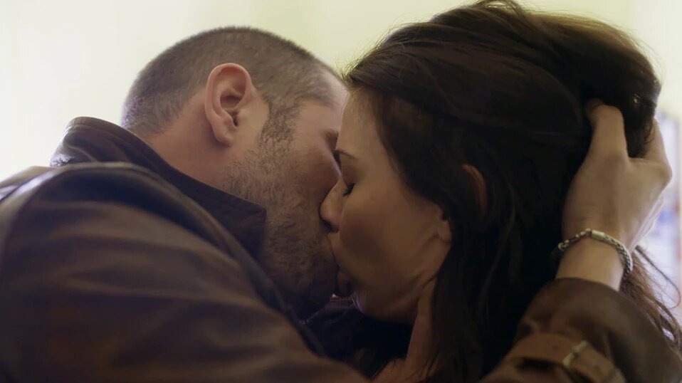 s01e17 — Gerardo besa a Yolanda