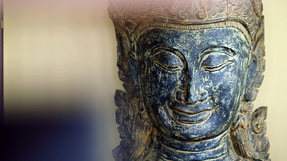 s01e01 — Battle Of The Buddha Head