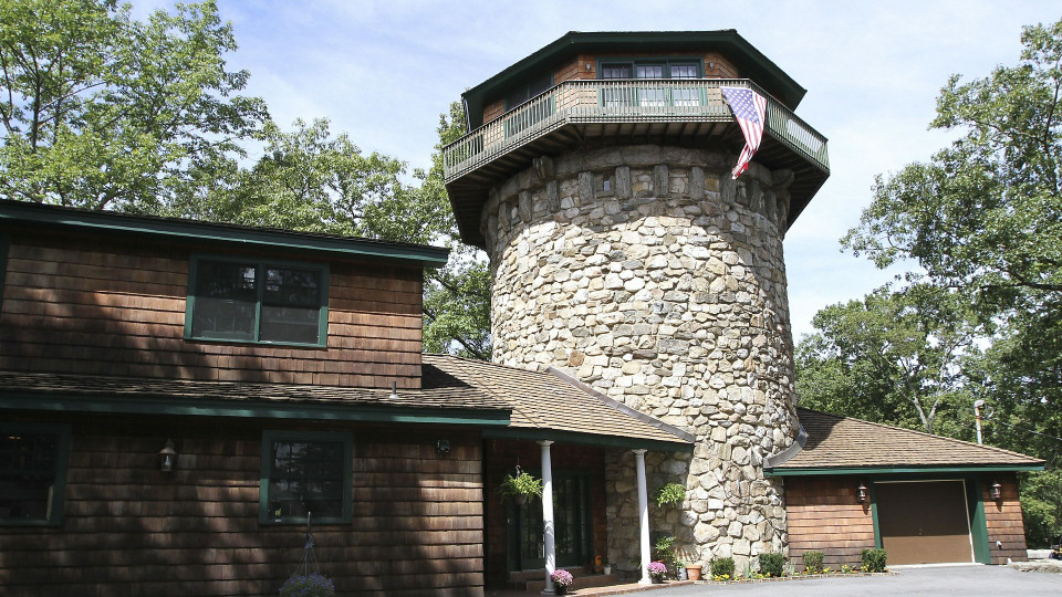 s03e03 — Barn, Jail, Water Tower