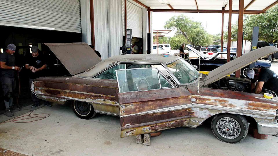 s05e07 — Space Coyote: '64 Galaxie Gets A Coyote Transplant