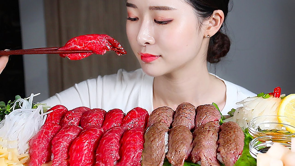 s01e66 — говяжий суши ASMR Mukbang Eating Show