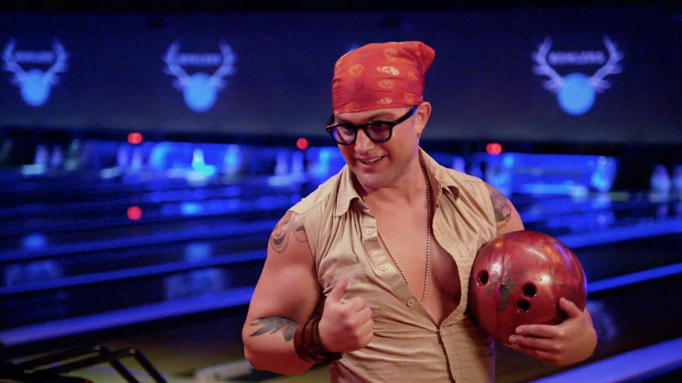 s01e08 — Bowling for Kisses