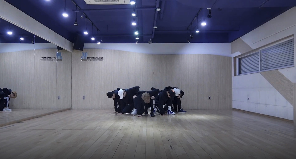 s2018e23 — [Dance Practice] «Grrr»