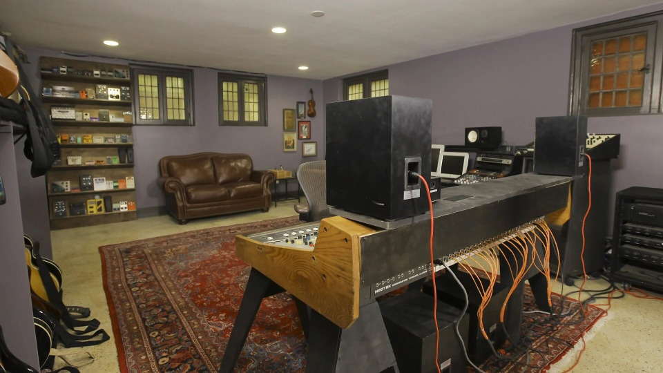s01e05 — Basement Recording Studio