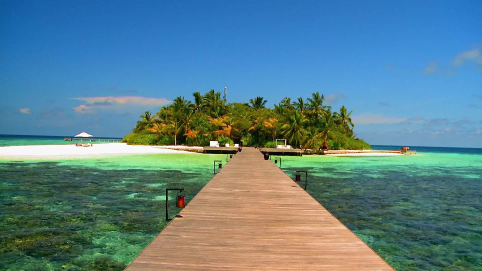 s01e17 — A Journey Through the Exotic Islands of the Maldives