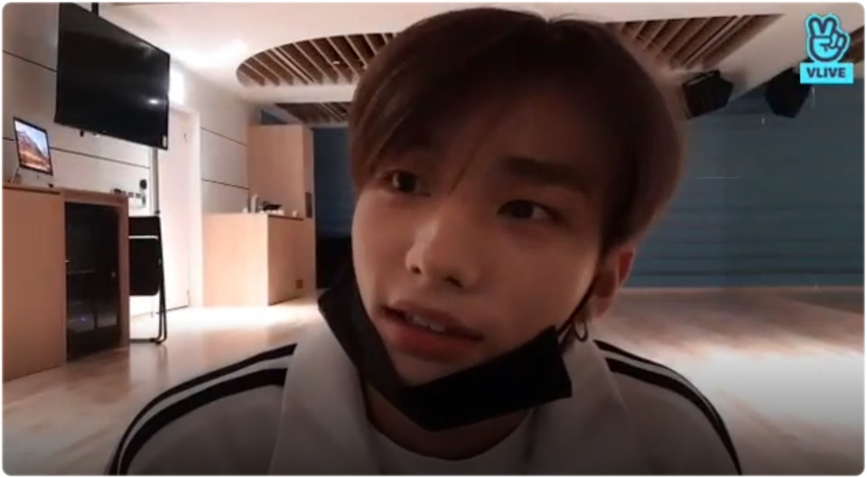 s2019e26 — [Live] Hyunjin's practice room😎 #2