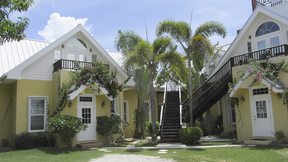 s04e10 — A Grand Home on Grand Cayman