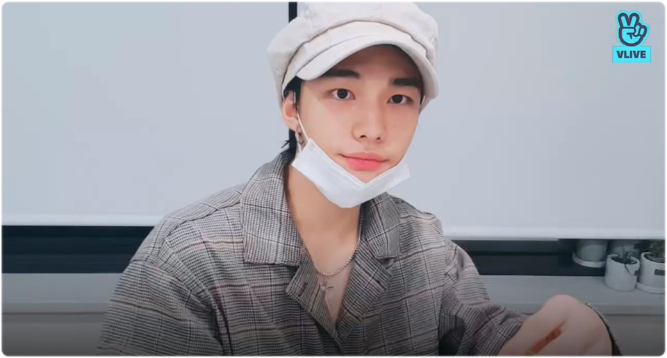 s2019e251 — [Live] Have a chat with HYUNJIN😘