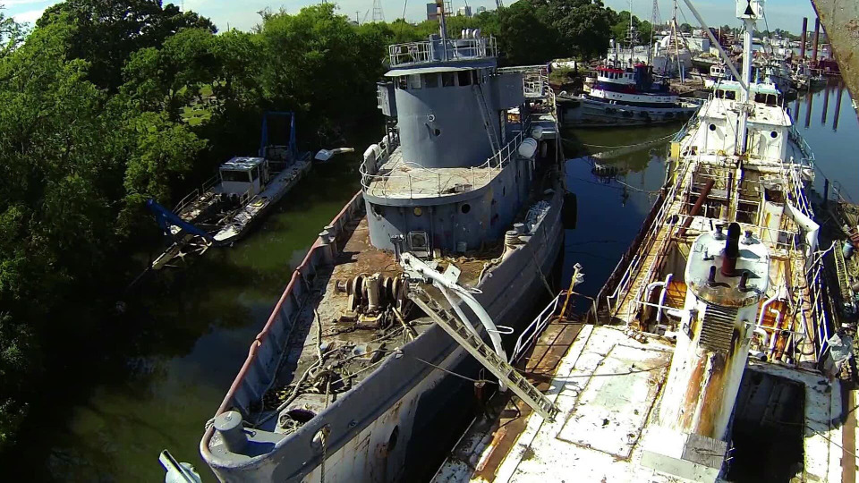 s02e09 — Salvaging Items from an Old Navy Ship in Norfolk, VA into Repurposed Goods