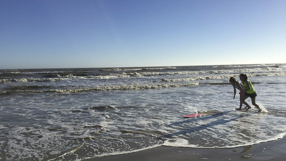 s2015e44 — Crashin' on the Shores of Crystal Beach, TX