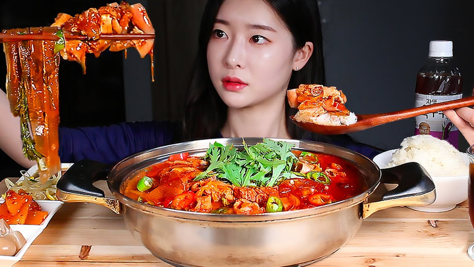 s02e38 — ASMR Пряный говяжий рубленый горячий котелок 🔥Жареный рис Корейская еда MUKBANG EATING SHOW