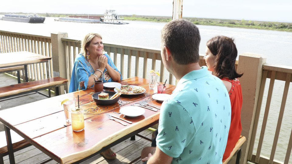 s2019e29 — Visitors Become Buyers on the Bolivar Peninsula