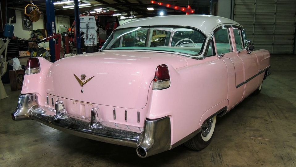 s07e05 — NHRA and a '55 Pink Caddy (1)