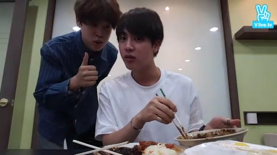 s03 special-0 — [2년 전 오늘의 BTS] 🍴2년 전 잇진의 첫 라이브🍴(feat.만다꼬즈) (EatJin's first V live 2 yaers ago)