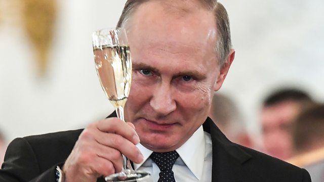s2018e09 — Taking on Putin