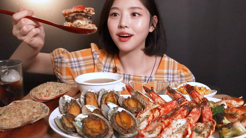 s02e25 — SUB)고소함 폭발! 전복버터구이 왕새우버터구이 먹방(feat.게내장볶음밥🦀) 새우꼬치까지Grilled abalone & shrimp with butter Mukbang ASMR