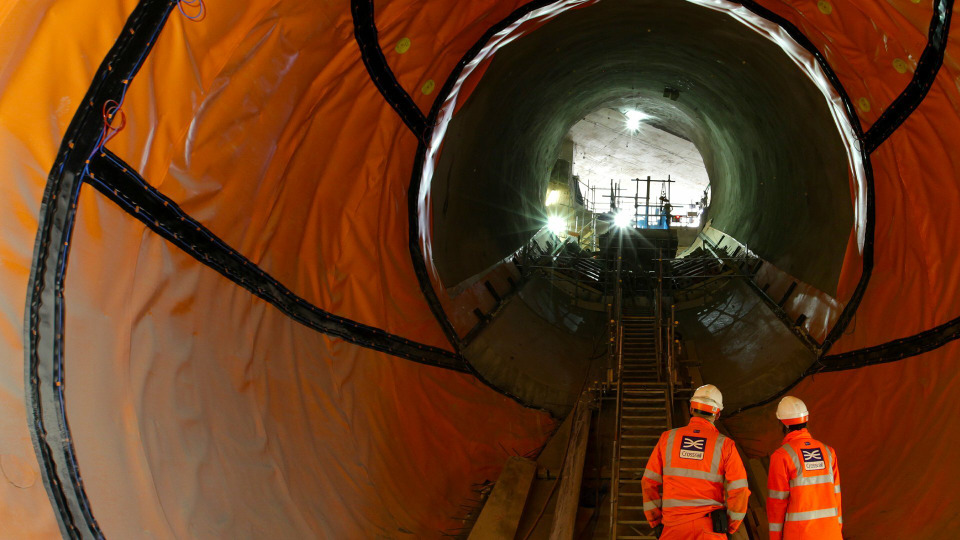 s50e01 — London Super Tunnel
