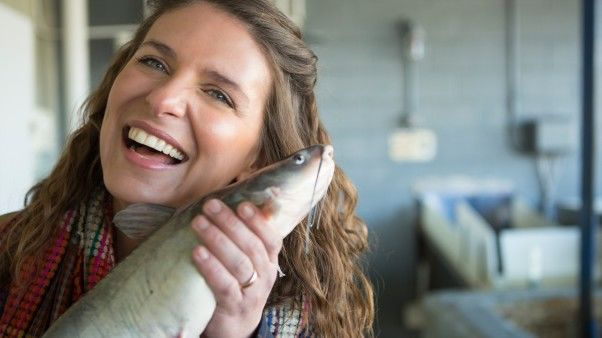 s04e07 — More Than One Way to Skin a Catfish