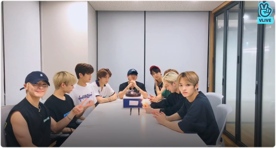 s2019e233 — [Live] CHANGBIN's birthday with STAY ❤️
