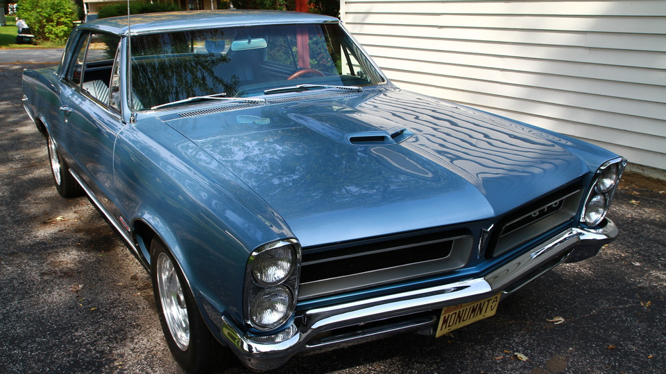 s12e01 — Ford Thunderbird