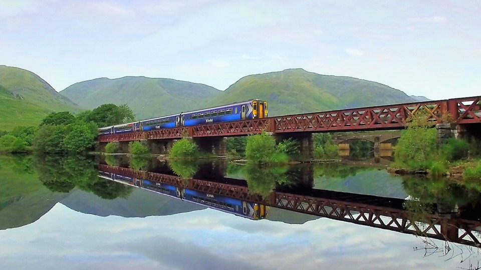 s01e04 — Strathspey Steam Railway, Forth Bridge, Glenfinnan Viaduct