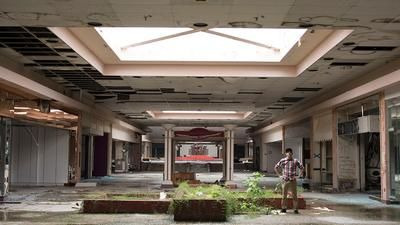 s01e01 — Ghost Mall