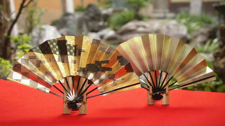 s2018e14 — Folding Fans: Cooling Accessories Encapsulate Elegance