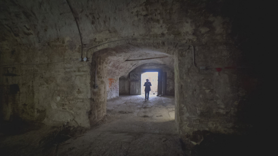s02e03 — Cincinnati's Secret Caverns