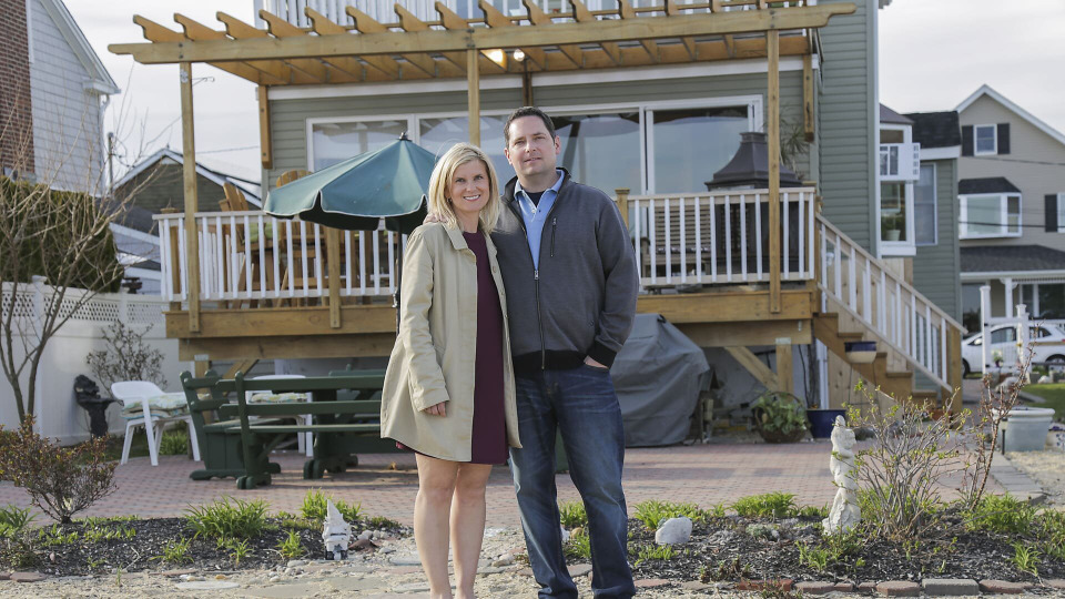 s2017e13 — A Family Looks to Move to Long Island's Waterfront