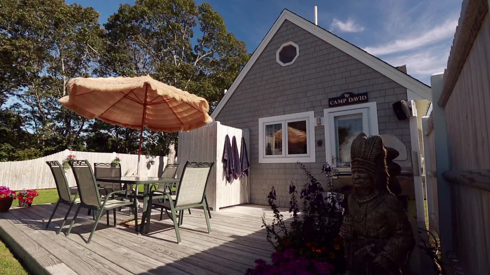 s2014e01 — A New England Family Searches for a Vacation Dock to Call Home