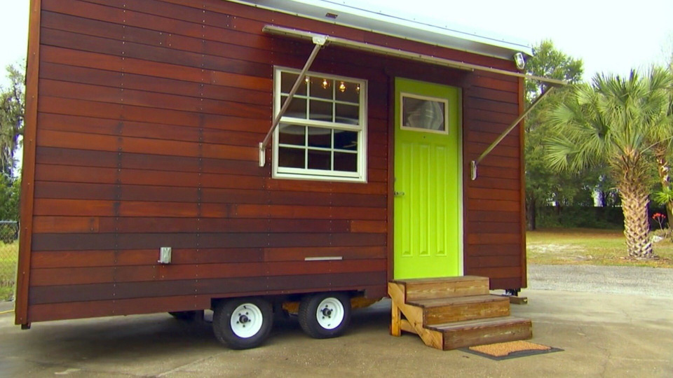 s02e01 — Moving From Parents Place To Tiny House
