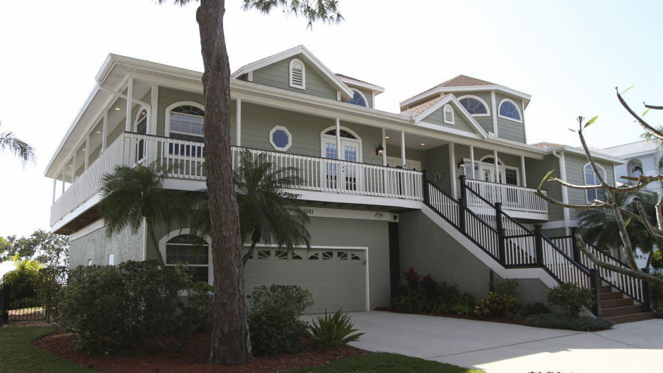 s2019e19 — Florida Dream Home with West-Facing Views