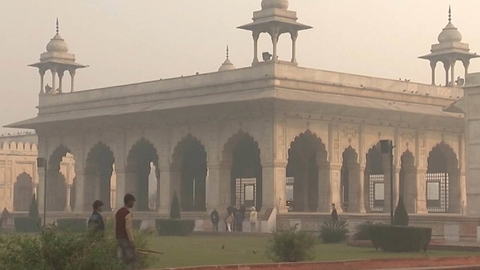 s01e01 — Delhi and Agra, India