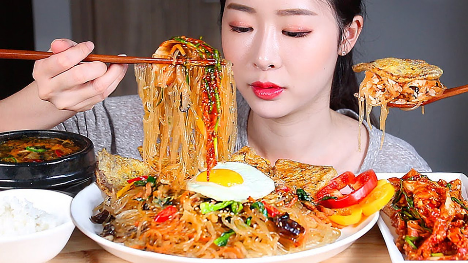 s01e109 — Корейская еда лапша китайское рагу Суп из соевой пасты ASMR Mukbang Eating Show