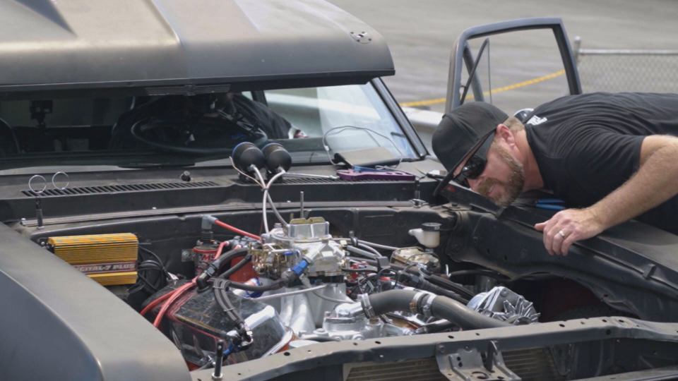 s09e09 — Budget Drag Build and Battle!
