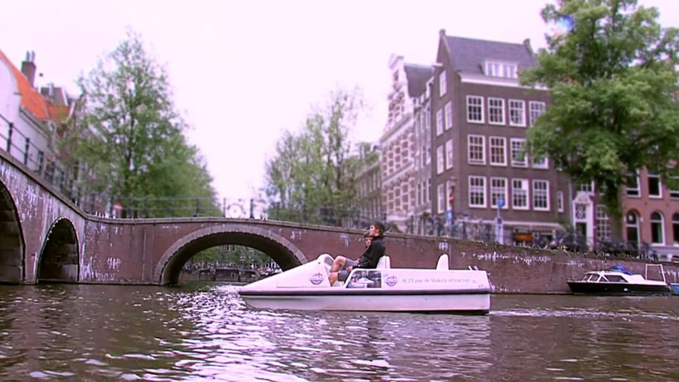 s09e02 — Amsterdammed