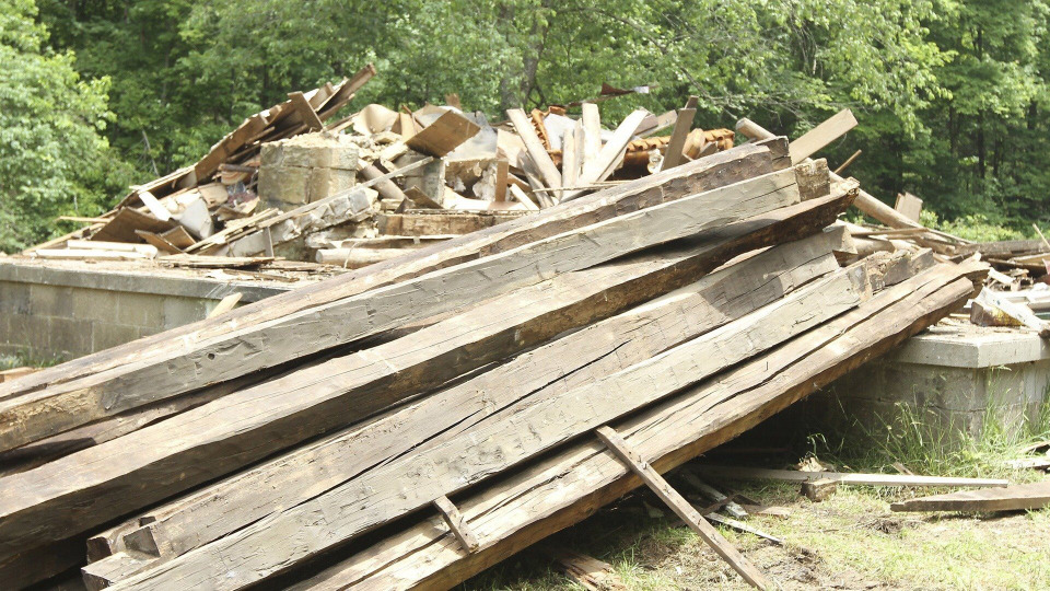 s02e06 — Salvaging Pristine Hand-Hewn Logs from a West Virginia Cabin