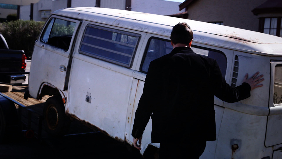 s01e06 — Natalie Wood Relics and Dr. Kevorkian's Death Van
