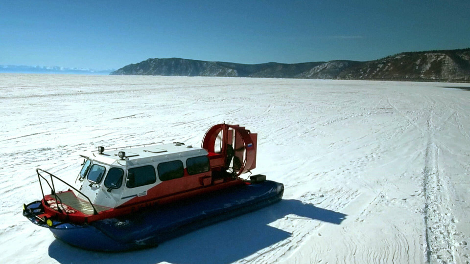 s01e03 — Hovercraft