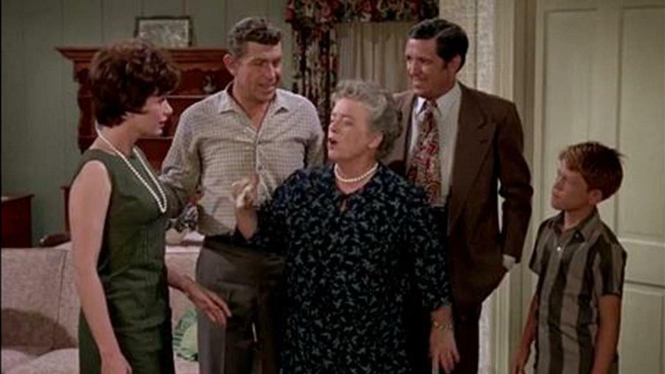 s06e10 — Aunt Bee on TV
